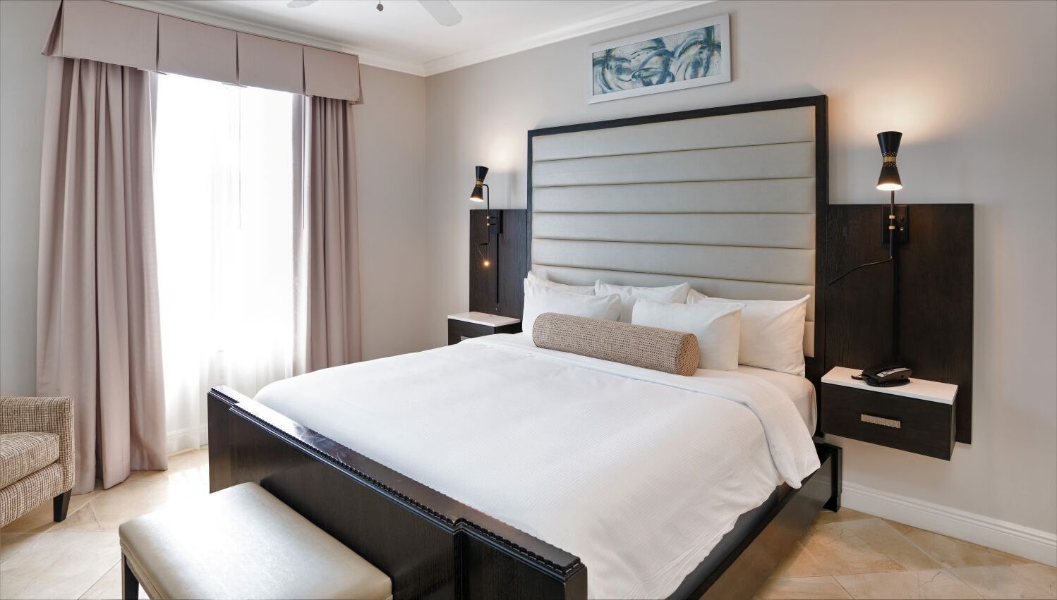 Luksussuite, 2 soverom | Blendingsgardiner, lydisolert, strykejern/-brett og wi-fi (inkludert)