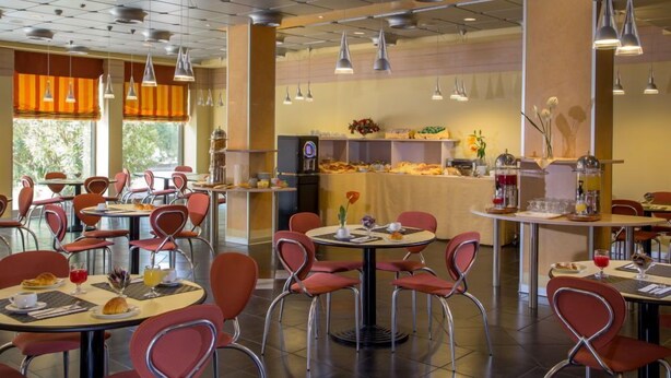 Daily buffet breakfast for a fee - Hotel Mediterraneo (Collesalvetti)
