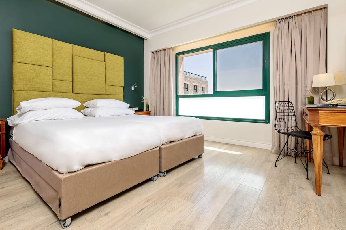 Deluxe Room Shaked