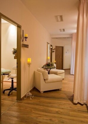 Couples treatment room(s), sauna, body treatments, aromatherapy