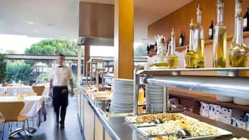 Daily buffet breakfast (EUR 7.5 per person)