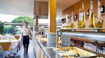 Desayuno buffet todos los días (con cargo)