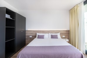 Soundproofing, free WiFi, bed sheets
