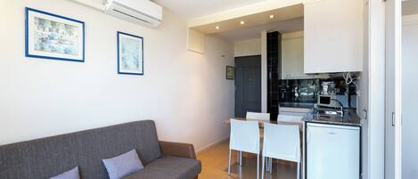 1 habitación, sistema de insonorización, wifi gratis y ropa de cama