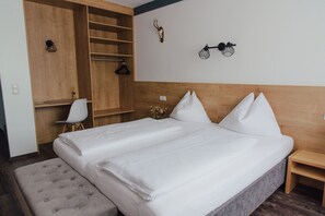 Double Room | Hypo-allergenic bedding, individually decorated, individually furnished - Hotel Drei Kreuz (Salzburg)