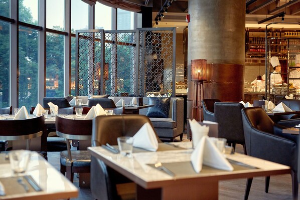 Daily buffet breakfast (CNY 100 per person) - Renaissance Wuhan (Wuhan)