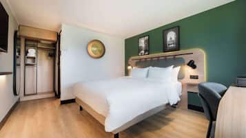 Habitación superior, 1 cama de matrimonio grande | Ropa de cama de alta calidad y escritorio