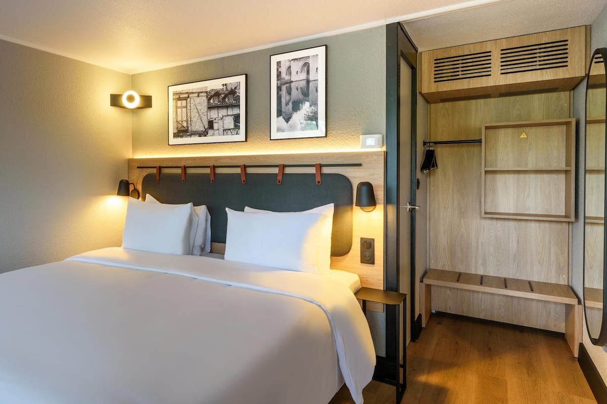 Habitació superior, 1 llit de matrimoni gran | Roba de llit d'alta qualitat i escriptori