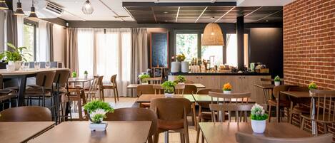 Daily buffet breakfast (EUR 13.9 per person)