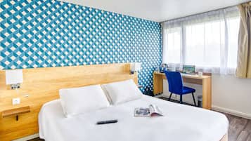 Habitación estándar, 1 cama matrimonial | Escritorio, insonorización, wifi gratis y ropa de cama