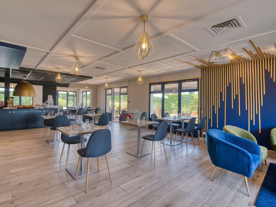 Breakfast, lunch, dinner served; French cuisine