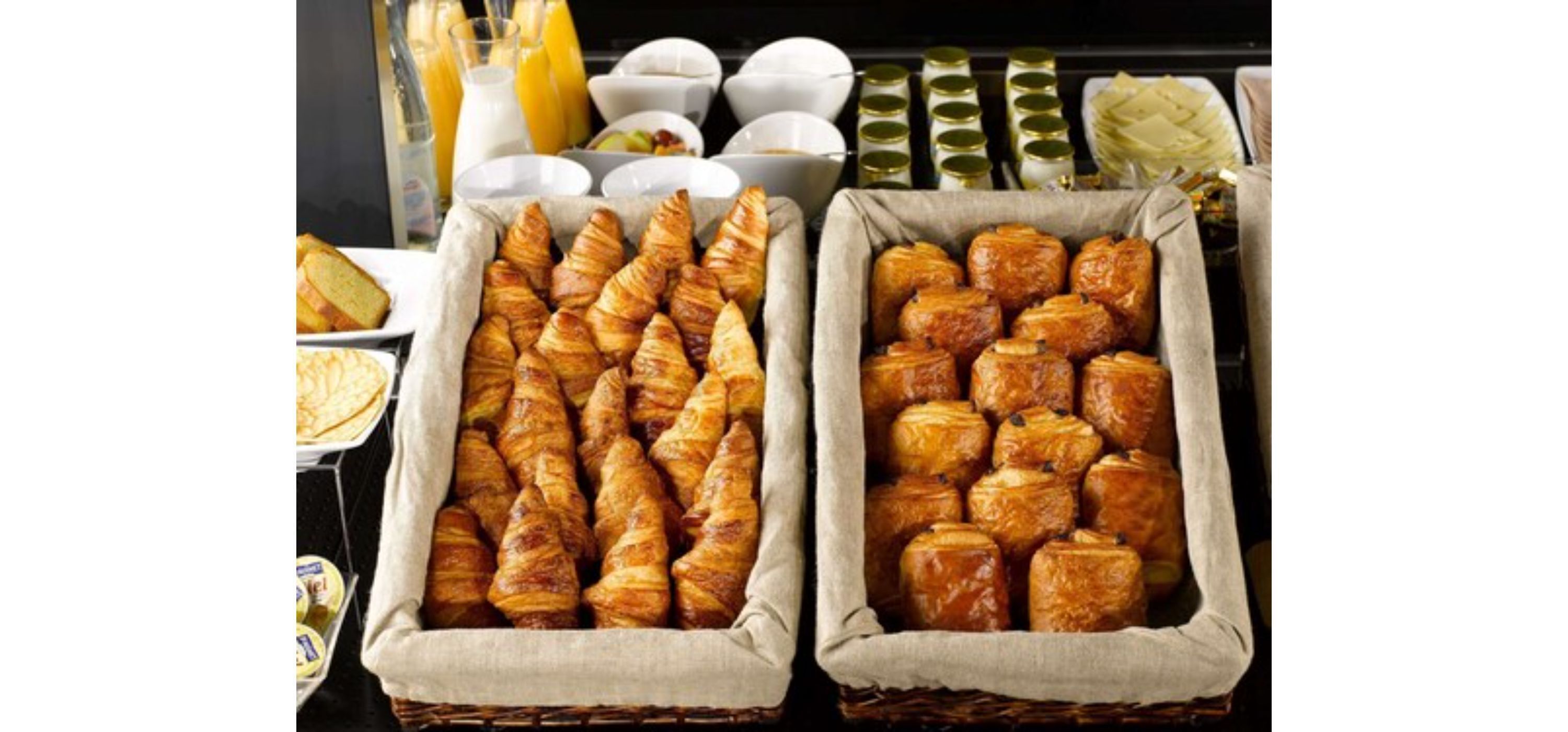 Petit déjeuner buffet servi tous les jours en supplément