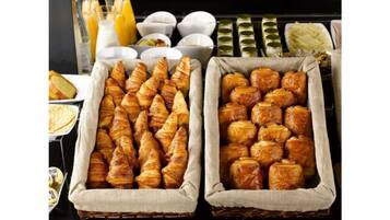 Petit déjeuner buffet servi tous les jours en supplément