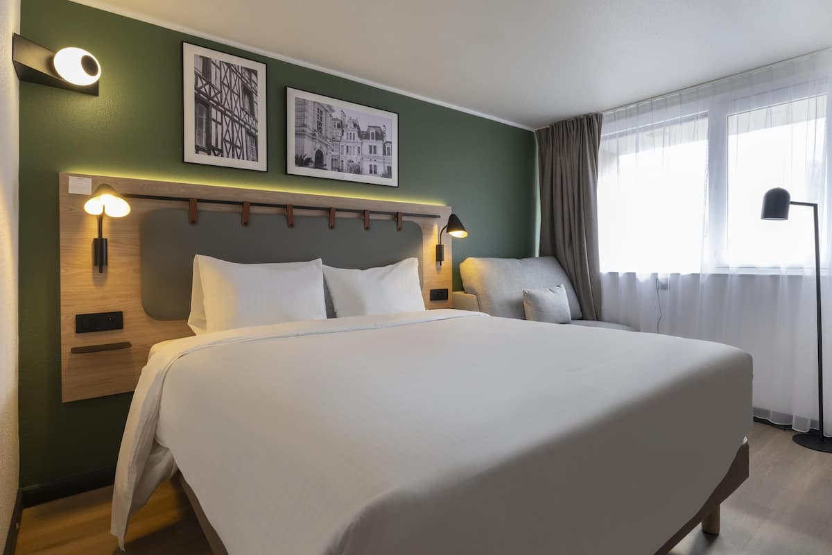 Standard Room, 1 Queen Bed with Sofa bed