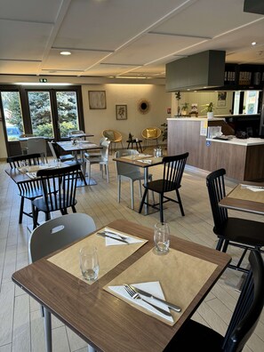 Lunch and dinner served, French cuisine