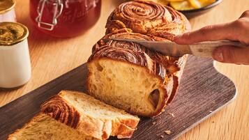 Petit déjeuner continental (13.9 EUR par personne)