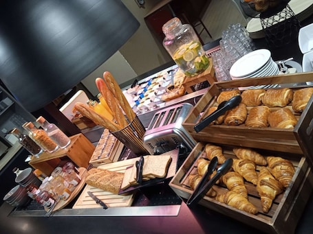 Breakfast, lunch, dinner served; French cuisine