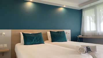 Standaard kamer, 2 eenpersoonsbedden | Een bureau, een laptopwerkplek, geluiddichte muren, gratis wifi