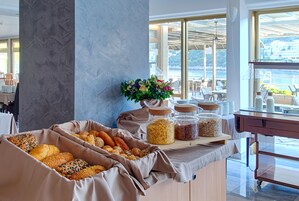Colazione a buffet inclusa, servita tutte le mattine 
