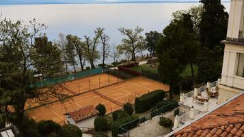 Tennis court