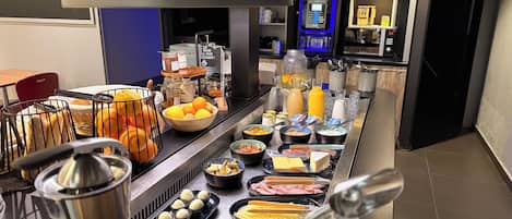 Café da manhã com buffet todos os dias (EUR 14.9 por pessoa)
