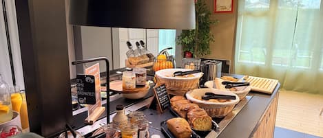 Daily buffet breakfast (EUR 14.9 per person)