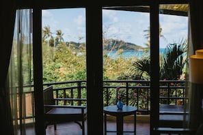 Deluxe Seafacing (Partial Sea View) | Balcony view