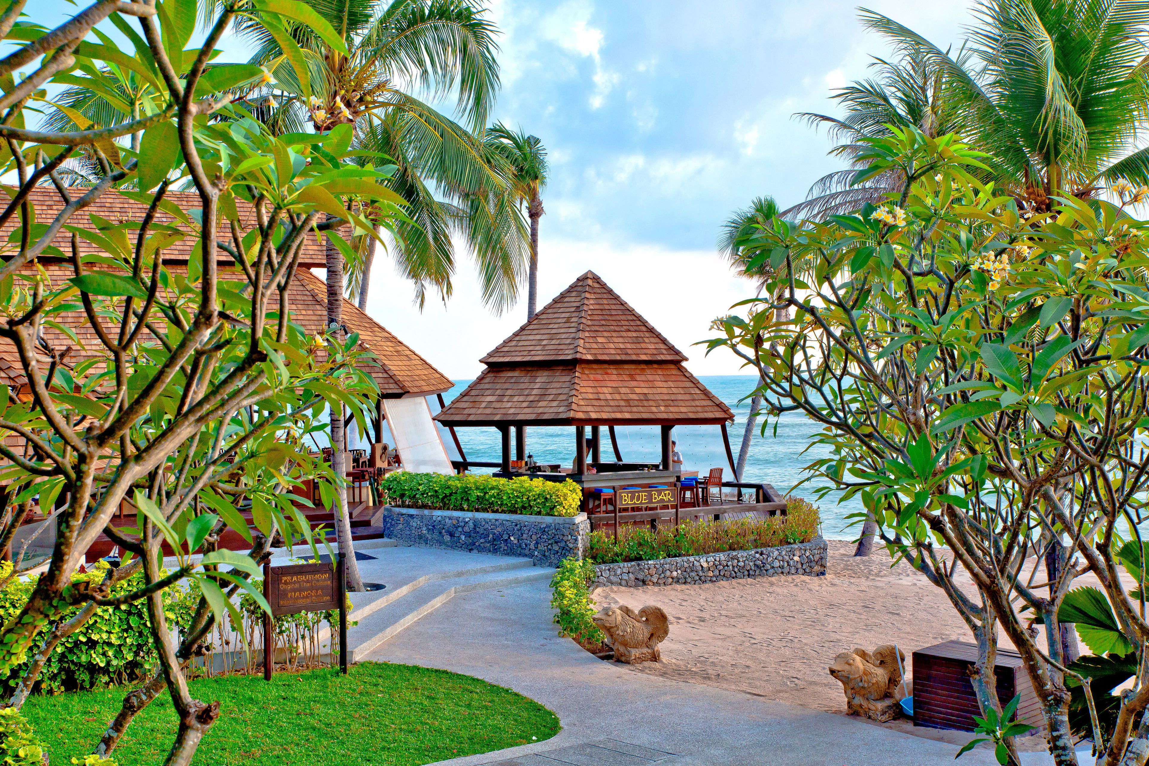 breakfast, lunch, dinner served; international cuisine, beach views