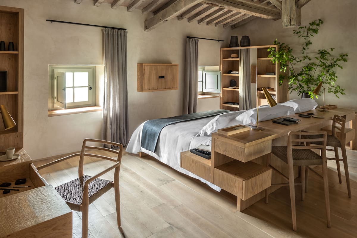 Suite Junior, 1 letto king | Minibar, una cassaforte in camera, una scrivania, postazione laptop