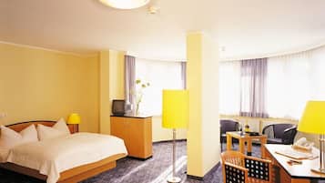 Hypo-allergenic bedding, minibar, in-room safe, desk