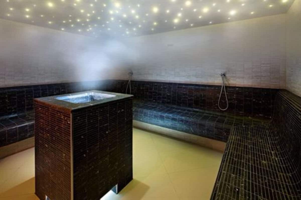 sauna, steam room, turkish bath/hammam, body treatments