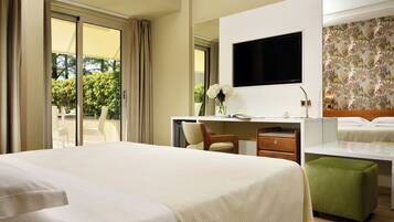 Superior Double Room, Balcony, Partial Lake View