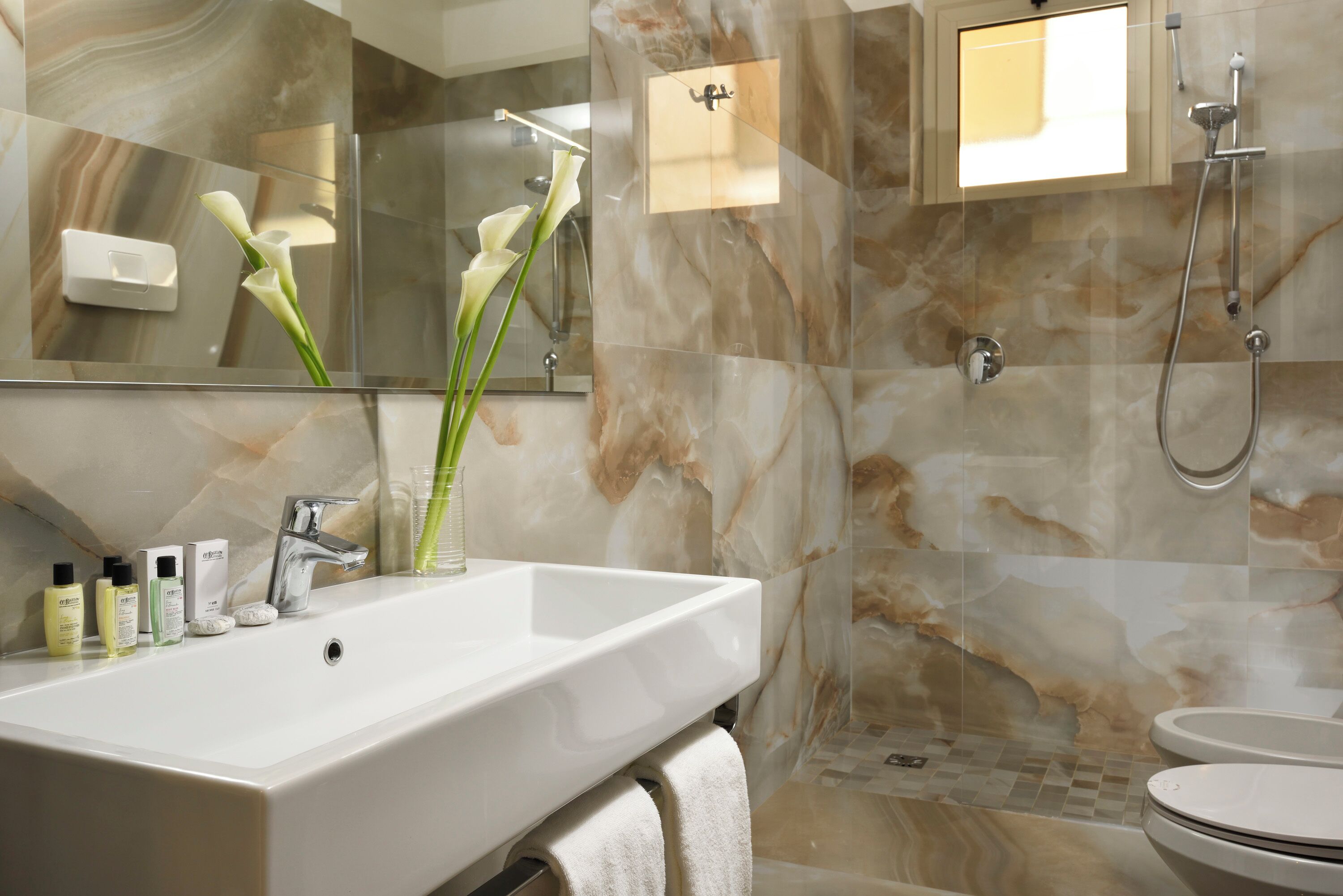 junior suite, balcony, pool view | bathroom | combined shower/bathtub, free toiletries, hair dryer, bathrobes