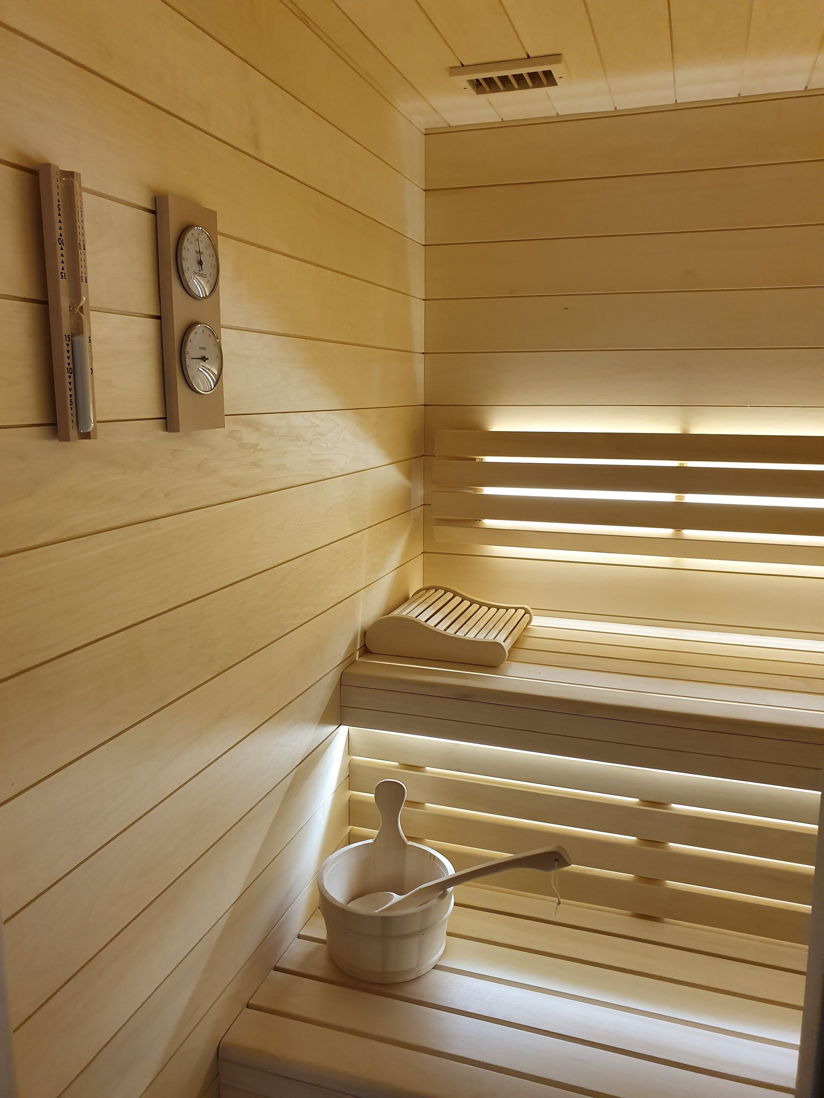 couples treatment room(s), hot stone massages, swedish massages