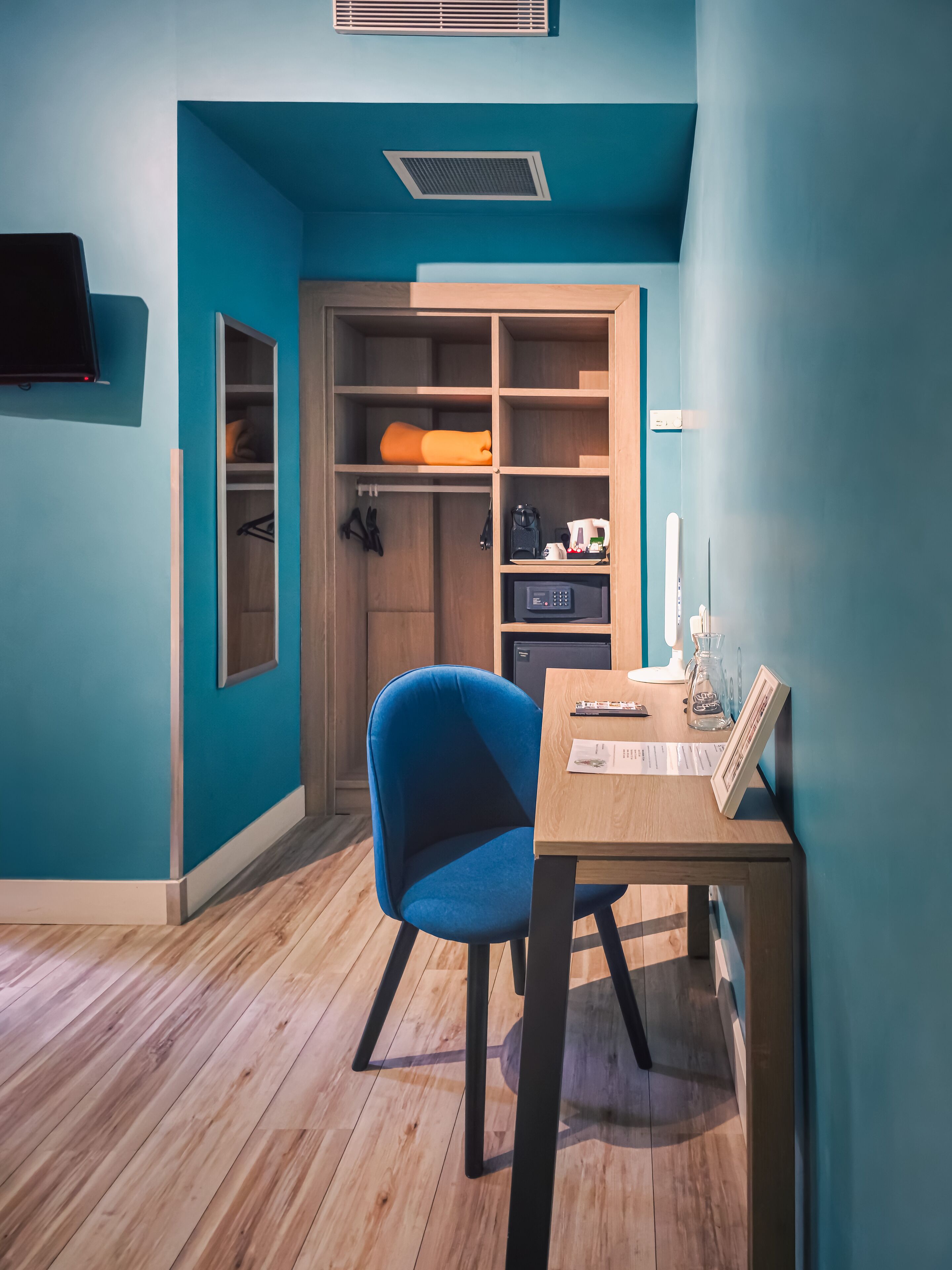 premium bedding, minibar, desk, blackout curtains