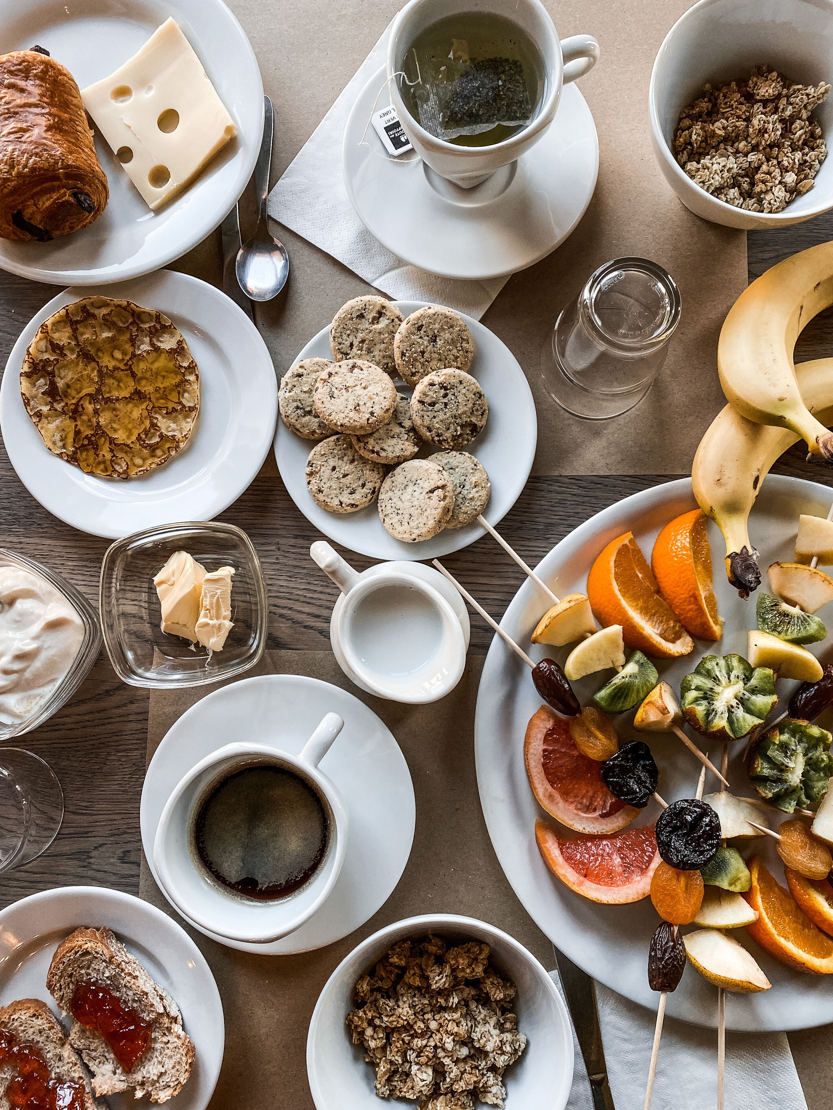 A breakfast setting with various food items and beverages.