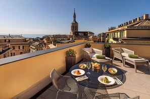 Premium bedding, down duvets, pillow-top beds, minibar - Melia Genova (Genoa)
