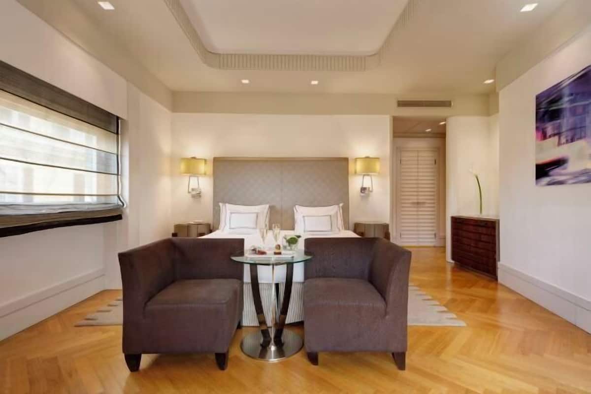 1 bedroom, premium bedding, down comforters, pillowtop beds