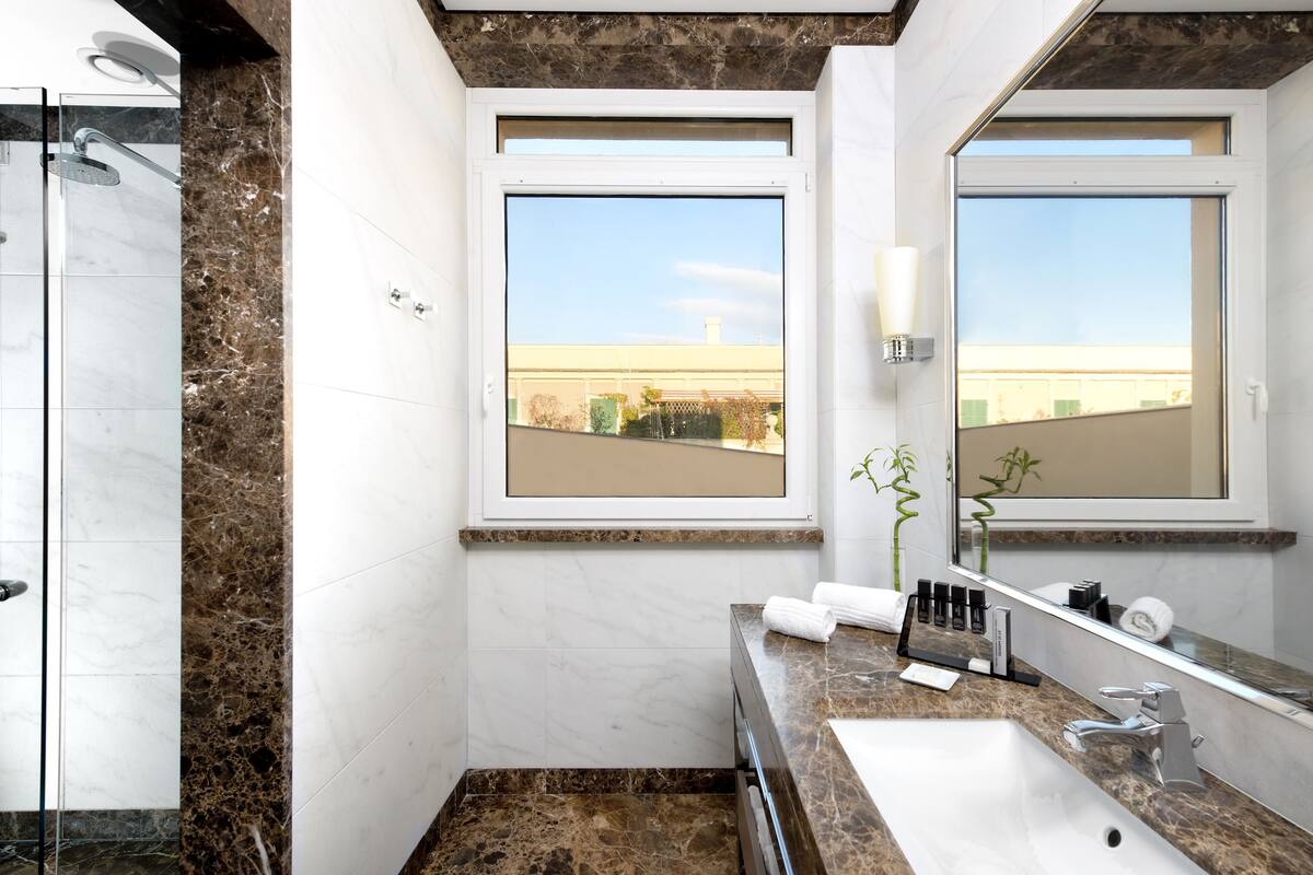 junior suite with terrace and spa access | bathroom | deep-soaking bathtub, free toiletries, hair dryer, bathrobes