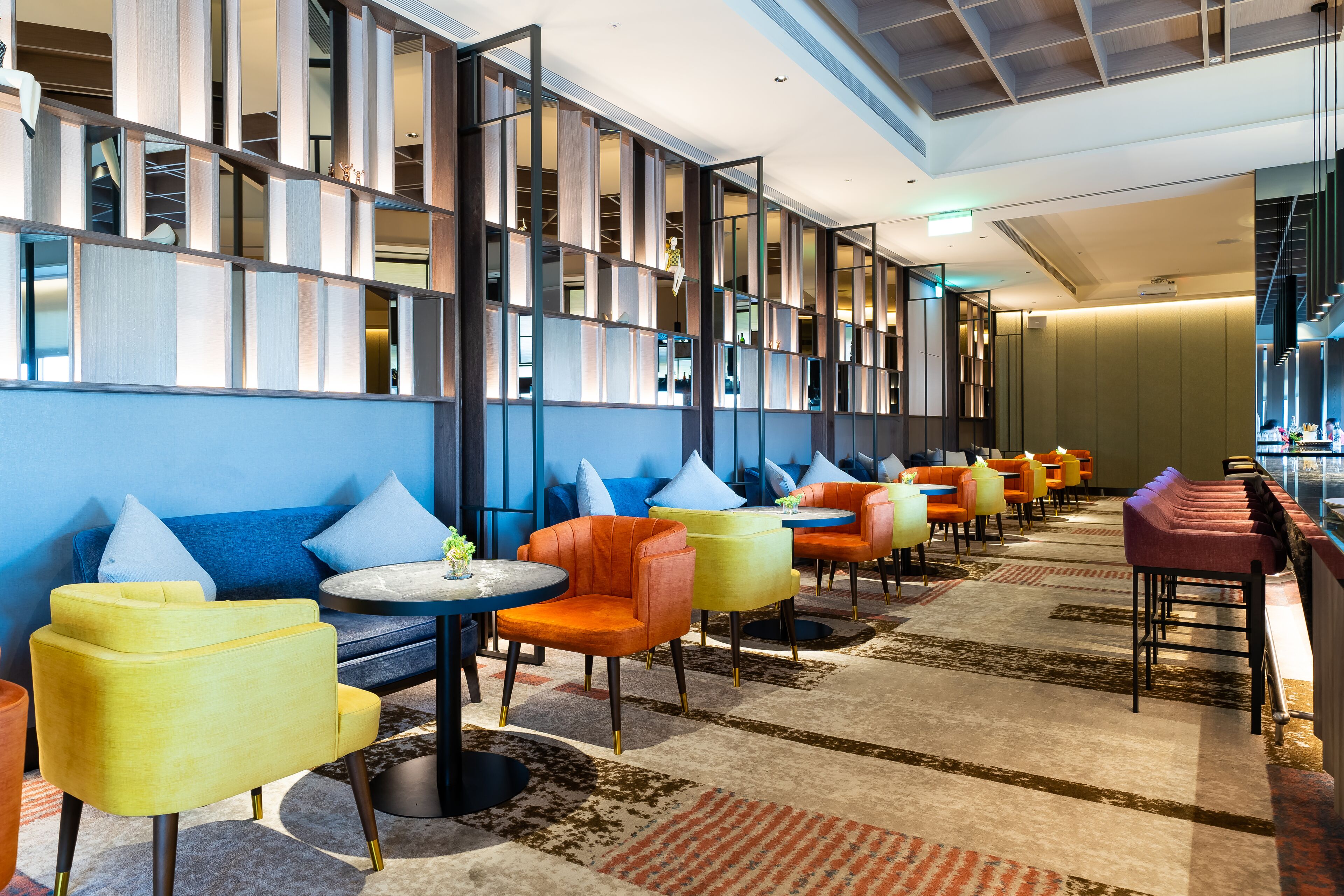 3 restaurants, lunch served