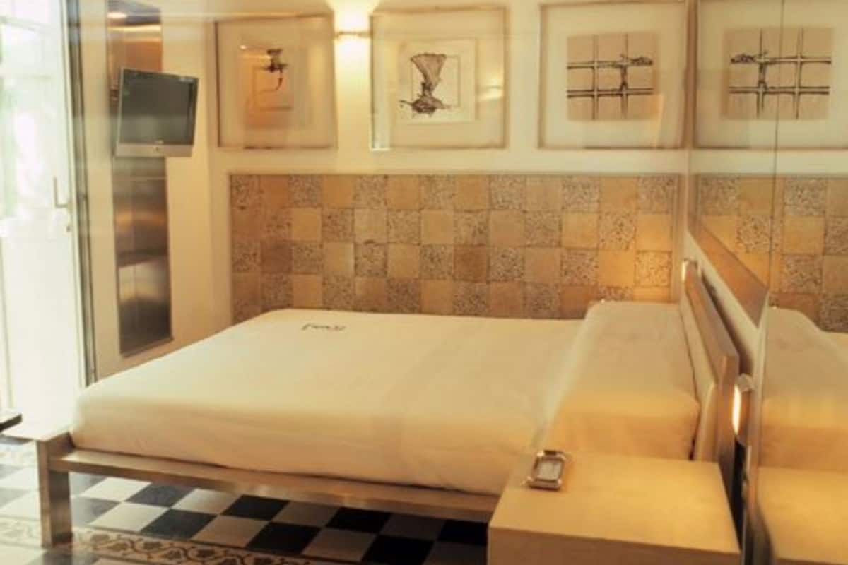 1 bedroom, Frette Italian sheets, premium bedding, minibar