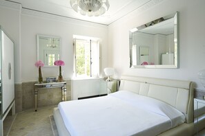 Sábanas italianas Frette, ropa de cama de alta calidad y minibar 