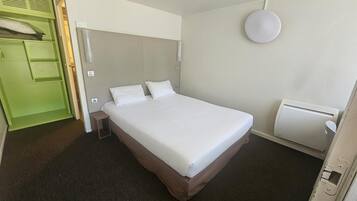 Standardrum - 1 dubbelsÀng | Skrivbord, ljudisolering, gratis barnsÀngar och extrasÀngar