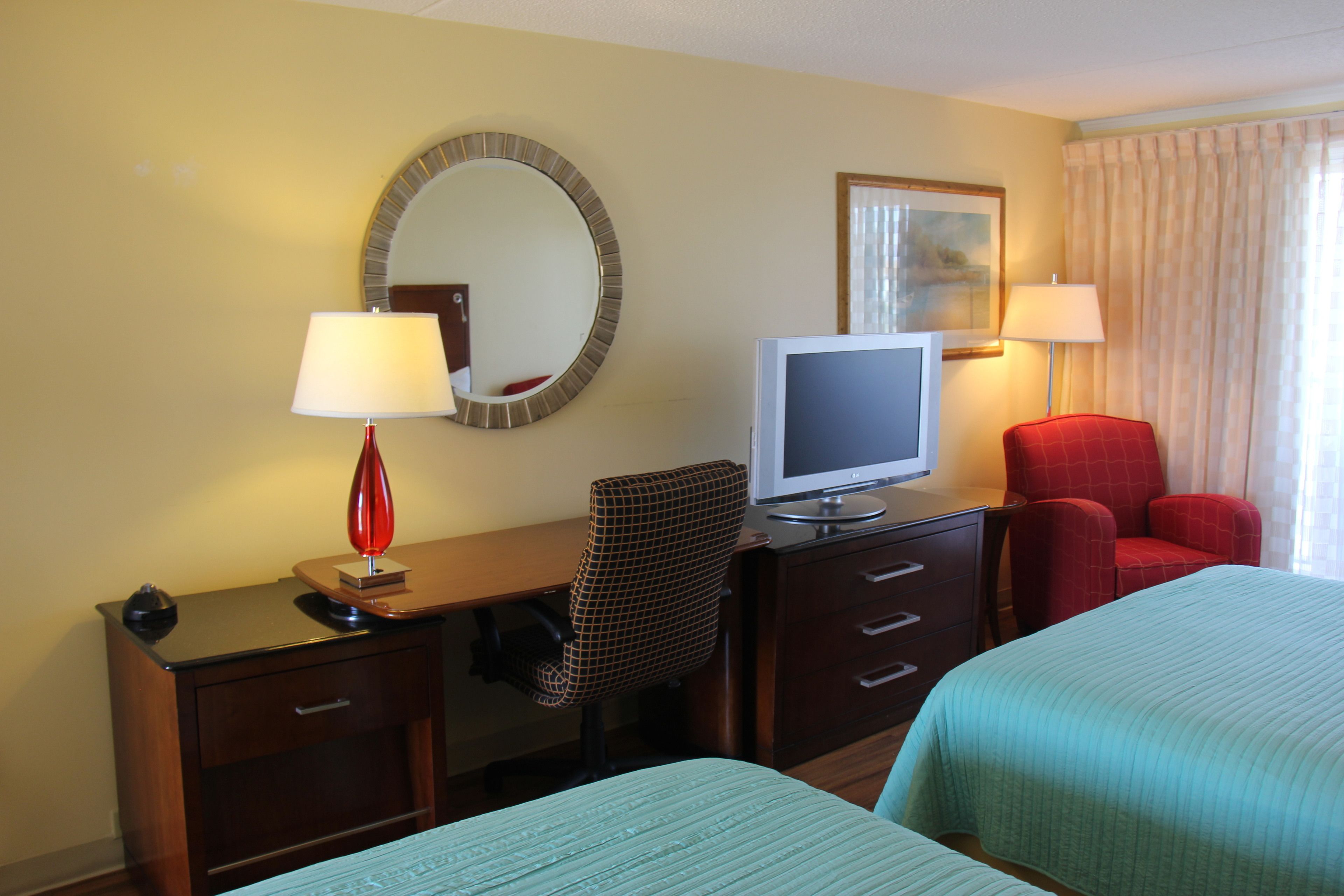 deluxe room | iron/ironing board, free wifi, bed sheets, alarm clocks