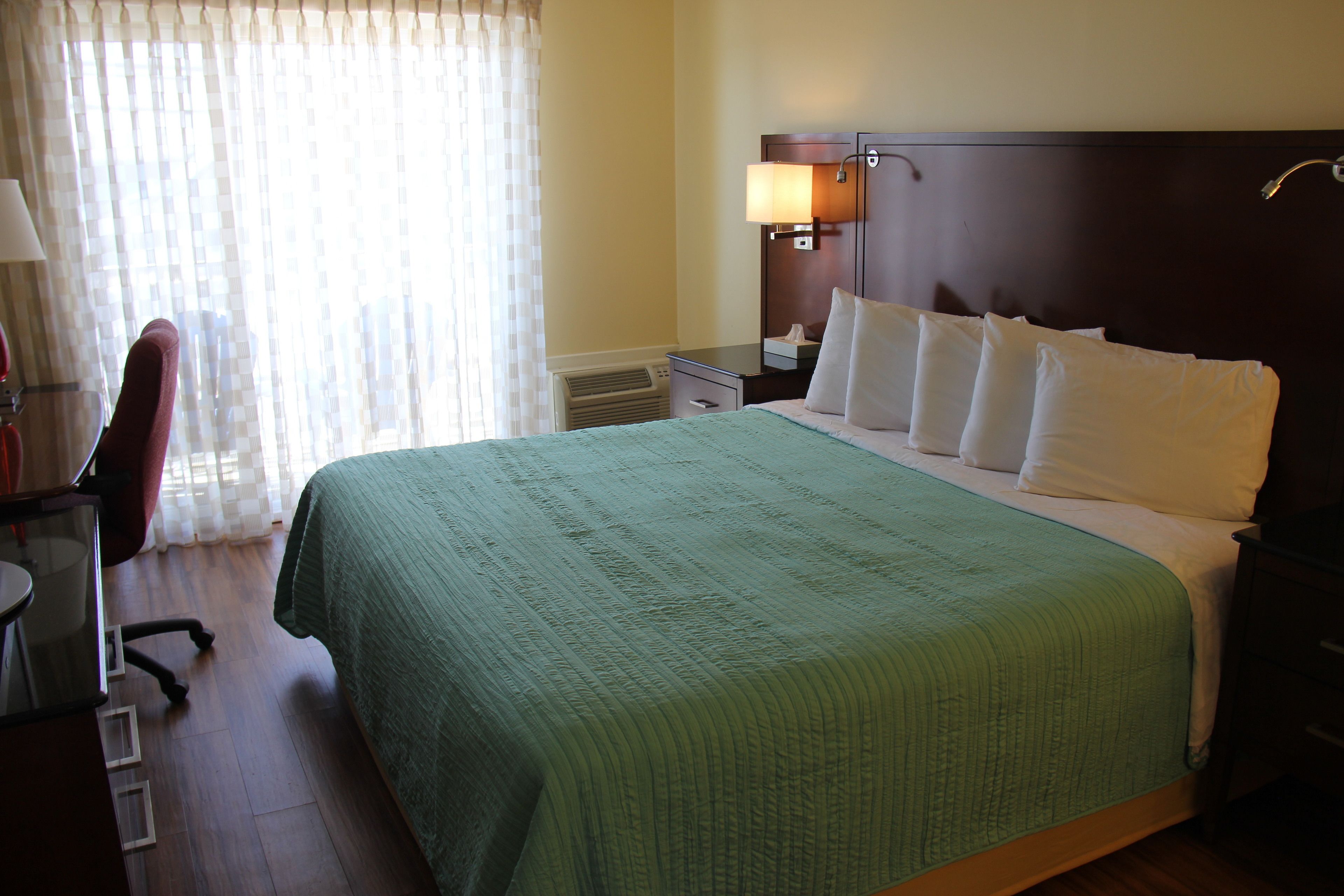 standard room, 1 king bed | iron/ironing board, free wifi, bed sheets, alarm clocks