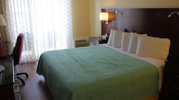 Quarto standard, 1 cama King | Ferros/tábuas de passar roupa, Wi-Fi de cortesia, roupa de cama
