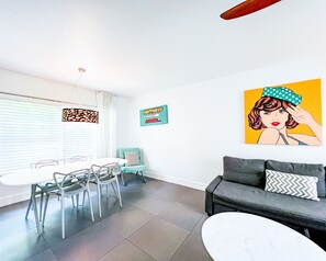 One Bedroom Suite King | Living area