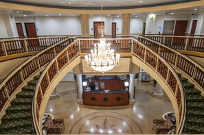 Exterior - Holiday Inn Express and Suites Bakersfield Central by IHG (Bakersfield)