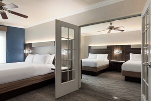 Ropa de cama de alta calidad, escritorio y cortinas blackout 