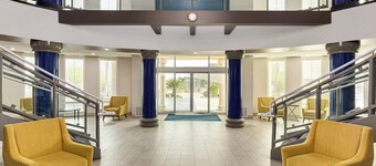 ホリデイ イン エクスプレス アンド スイーツ ベーカーズフィールド セントラル by IHG